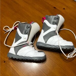 Burton Women's White / Gray / Pink Lace-Up Snowboard Boots